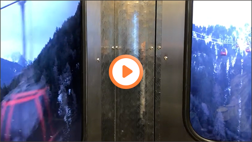 Digitales Fenster in einem Aufzug